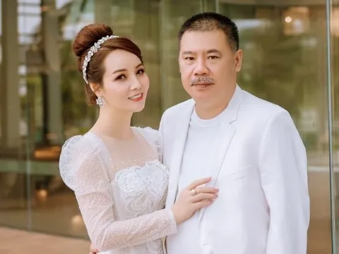 Hôn nhân viên mãn của "cô Trúc" phim "Những ngọn nến trong đêm" sau 23 năm lấy chồng doanh nhân