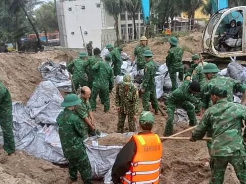 Đà Nẵng khẩn trương ứng cứu bờ biển An Bàng bị sạt lở nghiêm trọng