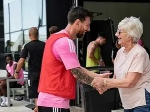 Mẹ của David Beckham xúc động khi lần đầu gặp Messi