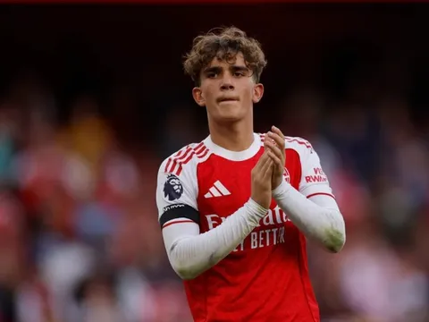 Arsenal đạt thỏa thuận bất ngờ với tài năng trẻ Dowman
