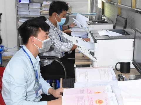 Hà Nội dừng thu hồ sơ giấy liên quan thủ tục sổ đỏ