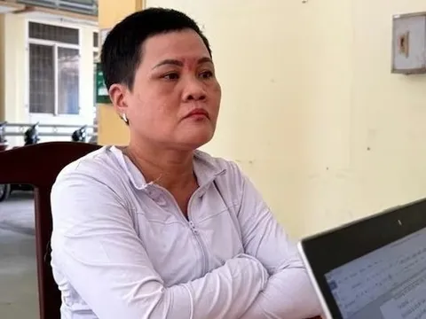 Bắt nữ quái vờ mua vé số rồi cướp điện thoại của người tàn tật