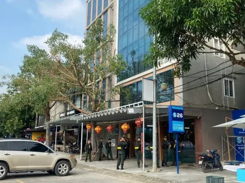 Hàng chục cảnh sát xuất hiện phong tỏa, khám xét nhà đại gia khét tiếng ở xứ Thanh