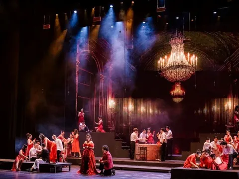 Khán giả Hà Nội đắm chìm trong bản tình ca bi tráng La Traviata