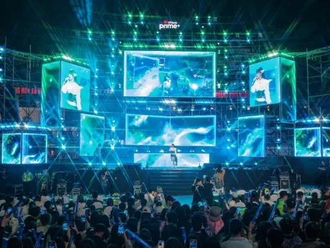 Ngàn khán giả đội mưa, “quẩy hết mình” trong đêm nhạc VPBank Prime Night có RHYDER, Hà Nhi