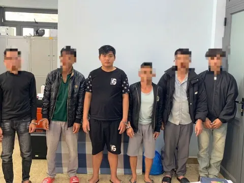 Tạm giữ 6 người mua dâm thiếu nữ 15 tuổi