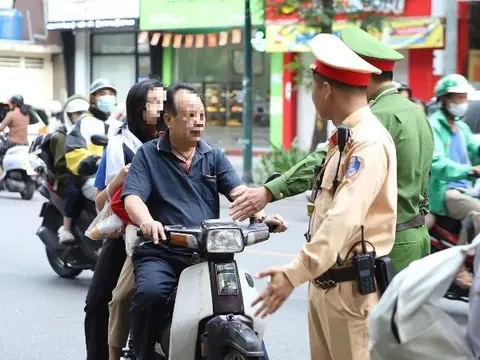 Phụ huynh làm gương, con trẻ mới hình thành ý thức chấp hành an toàn giao thông