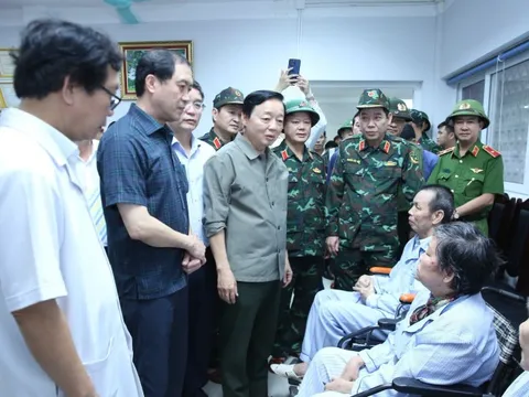 Phó Thủ tướng Trần Hồng Hà thăm, động viên bệnh nhân và nhân viên y tế Bệnh viện Phục hồi chức năng Huế