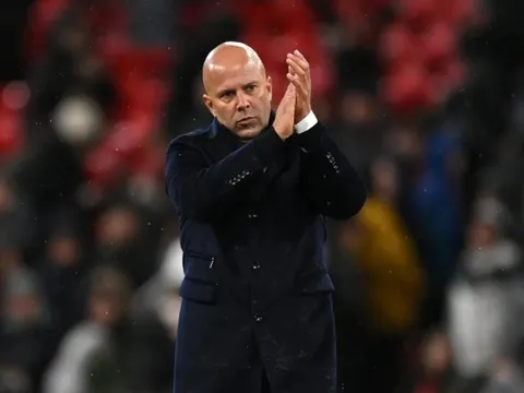 Liverpool sa thải HLV Arne Slot sau khi bị loại khỏi Carabao Cup?