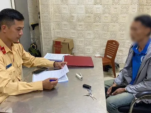 Hà Nội: Phát hiện lái xe khách dương tính với ma túy trên đường Cầu Diễn