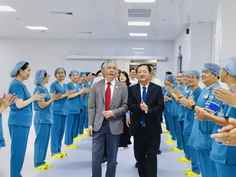 Tháo gỡ điểm nghẽn y tế Tp.HCM, cần "cú hích" đột phá từ Nghị quyết 72