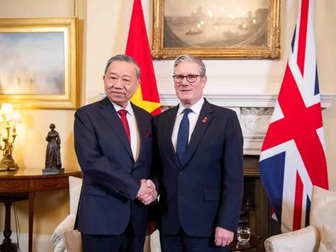 Thủ tướng Liên hiệp Vương quốc Anh và Bắc Ireland chủ trì Lễ đón chính thức và hội đàm với Tổng Bí thư Tô Lâm
