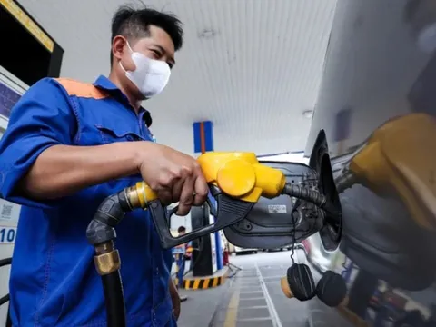 Giá xăng dầu tăng, có loại tăng hơn 1.300 đồng/lít