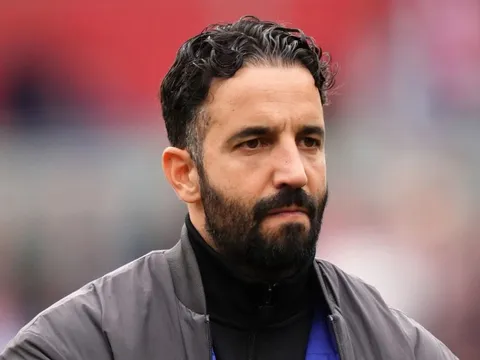 HLV Amorim đáp trả trước tuyên bố gây sốc của đồng nghiệp