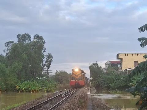 Khôi phục tuyến đường sắt Bắc-Nam qua Huế