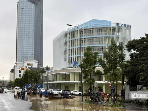 Xin đừng để mưa lũ cuốn trôi "tình người"