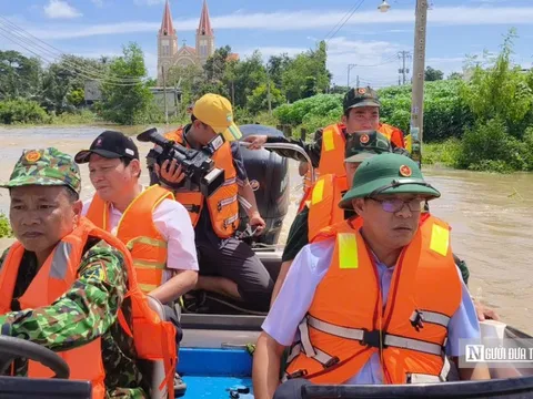 Lãnh đạo tỉnh Lâm Đồng vào vùng tâm lũ, chỉ đạo khẩn cấp hỗ trợ hộ dân bị ngập sâu