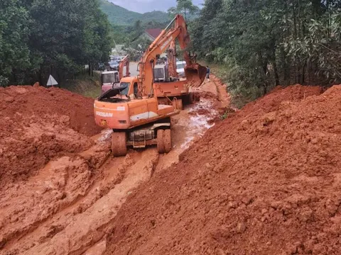 Dự kiến đêm nay sẽ thông tuyến đường Hồ Chí Minh qua đèo Lò Xo