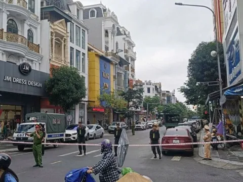 Cảnh sát đồng loạt phong tỏa, khám xét các tiệm vàng ở xứ Thanh