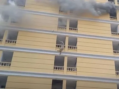 Người đàn ông 53 tuổi tử vong sau khi nhảy từ tầng 7 khách sạn đang cháy ngùn ngụt