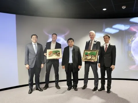 Phó Thủ tướng Nguyễn Chí Dũng thăm Khu Công nghệ Khoa học Sci-Tech