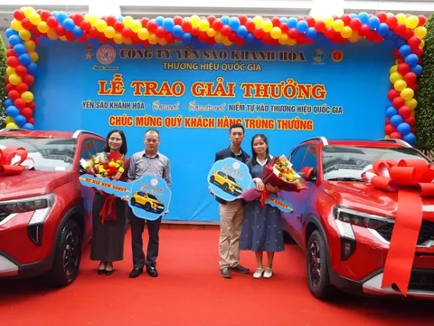 Khách hàng trúng 2 ô tô khi mua Yến sào Khánh Hoà