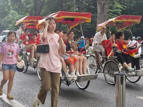 Hà Nội đón 28,22 triệu lượt khách trong 10 tháng