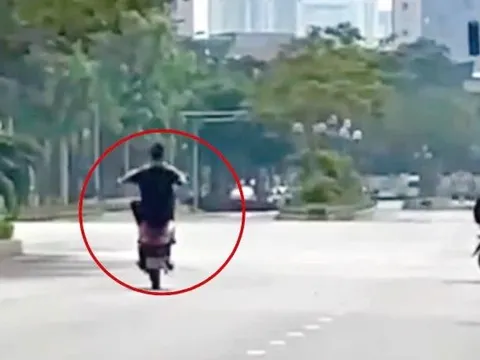 Hà Nội: Thiếu niên điều khiển xe máy bốc đầu, cha nộp phạt 9 triệu đồng