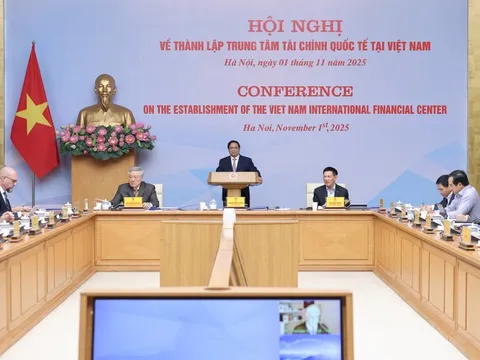 Thủ tướng chủ trì hội nghị về thành lập Trung tâm tài chính quốc tế