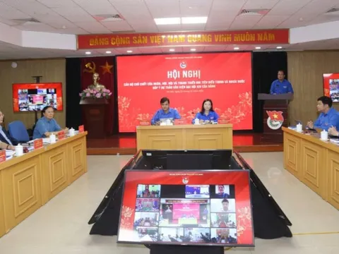 Nhiều đại biểu trẻ gửi gắm những đề xuất tâm huyết khi góp ý vào Dự thảo văn kiện trình Đại hội Đảng XIV