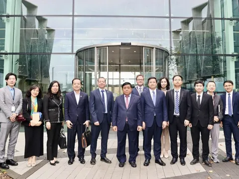 Thúc đẩy hợp tác với Tập đoàn công nghệ bán dẫn hàng đầu Vương quốc Anh