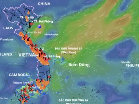 Dự báo bão số 13 tiềm năng "mạnh lên từng ngày" trước khi đổ bộ