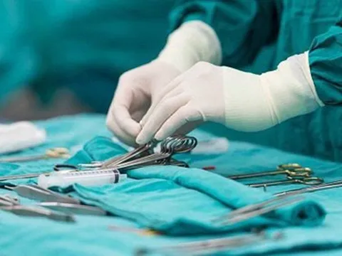 Lý do khiến người đàn ông 6 năm không dám soi gương