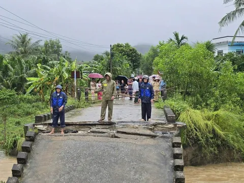 Huy động tổng lực khắc phục hậu quả mưa lũ; ứng phó bão KALMAEGI đang hướng vào Biển Đông