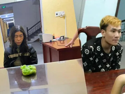 Vừa giúp dân chống lũ, vừa giữ bình yên phố phường