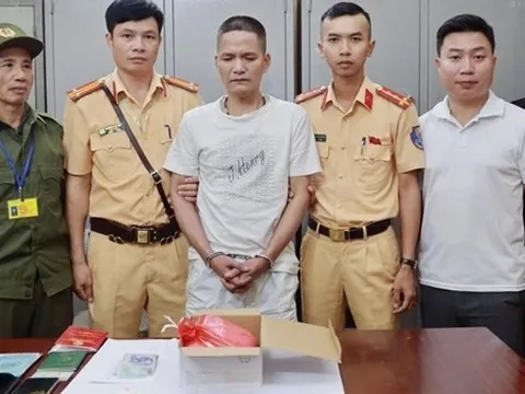 Bắt kẻ vận chuyển ma túy tinh vi, giấu "hàng" dưới nắp capo ô tô