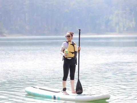 Trốn deadline, lên rừng xuống biển: Gen Z đang “refresh” bản thân theo cách Không Độ