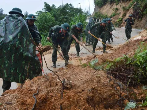 Quảng Ngãi mở đường, phá thế cô lập cho 5 thôn ở xã Ngọc Linh