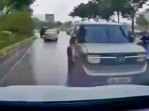 Xử phạt nữ tài xế ô tô đi ngược chiều trên đường Võ Chí Công