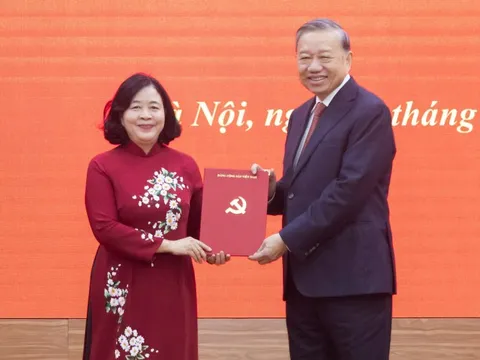 Bà Bùi Thị Minh Hoài làm Bí thư Đảng ủy MTTQ, các đoàn thể Trung ương