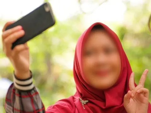 Người đàn ông tấn công vợ vì liên tục đăng ảnh tự sướng lên Facebook