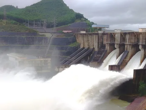 Siết chặt vận hành hồ thủy điện, bảo đảm an toàn hạ du trước mưa lũ kéo dài