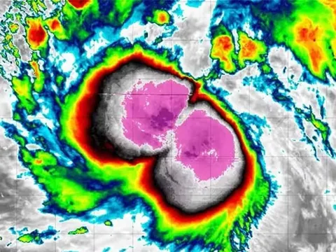 Bão Kalmaegi rất mạnh sóng cao 10m, hướng về nơi nào nước ta?