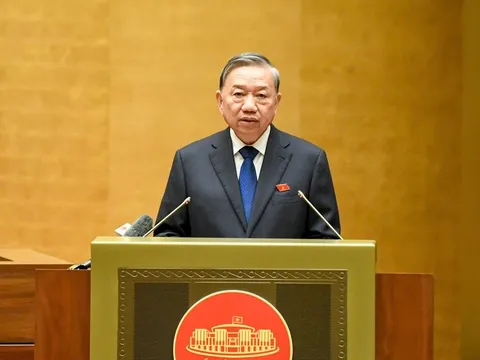 Tổng Bí thư Tô Lâm: Đừng để tuyên bố tinh gọn bộ máy mà sinh thêm tầng nấc xin - cho ngoài thực tế