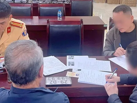 Công an hoàn tất xác minh vụ 2 xe SH trùng biển số tứ quý 9999 "song hành" trên phố