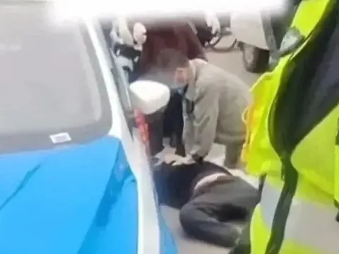 Tài xế taxi ngã gục rồi tử vong sau cuộc cãi vã với khách