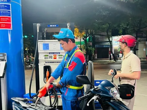 Giảm giá xăng từ 15h