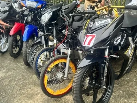 Công an đột kích “lò độ xe” khủng, phát hiện loạt xe không rõ nguồn gốc, xuất xứ