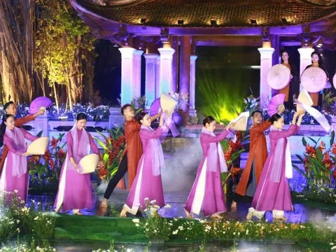 “Áo dài trên con đường di sản” - Tôn vinh vẻ đẹp thanh thoát của tà áo dài Việt Nam