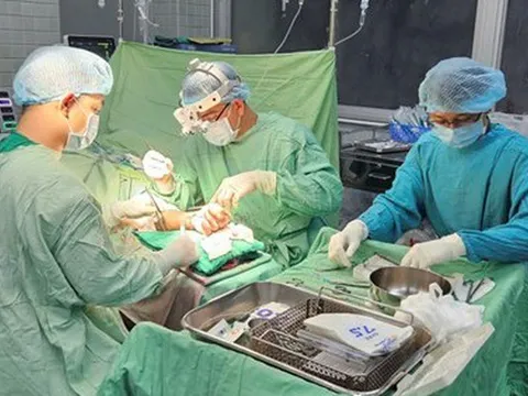 12 giờ giành lại đôi tay cho người đàn ông giữa ranh giới sinh tử